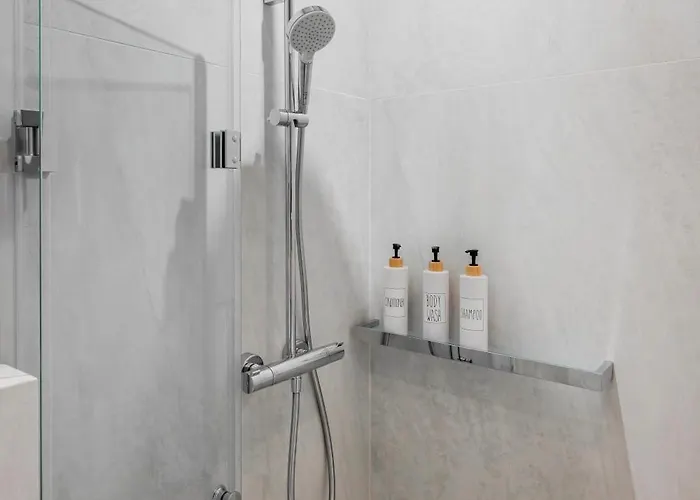 Urban Charm & Comfort - Chic 2bd In Prime Location By Flat Mаnager 公寓 *