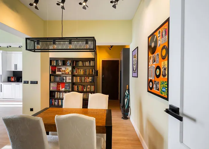 Urban Charm & Comfort - Chic 2bd In Prime Location By Flat Mаnager