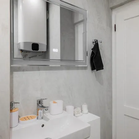 Urban Charm & Comfort - Chic 2bd In Prime Location By Flat Mаnager Sofia