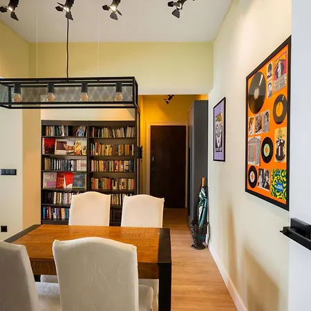 Urban Charm & Comfort - Chic 2bd In Prime Location By Flat Mаnager