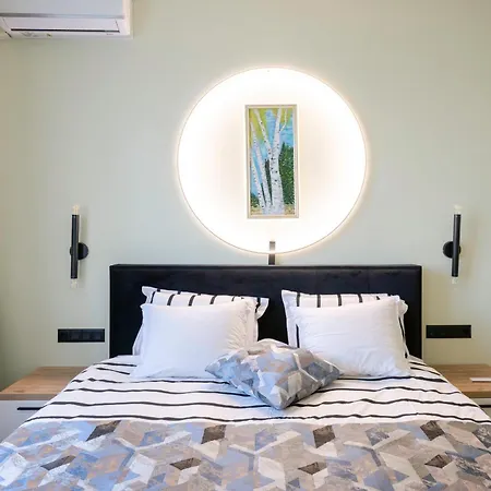 Urban Charm & Comfort - Chic 2bd In Prime Location By Flat Mаnager Apartment