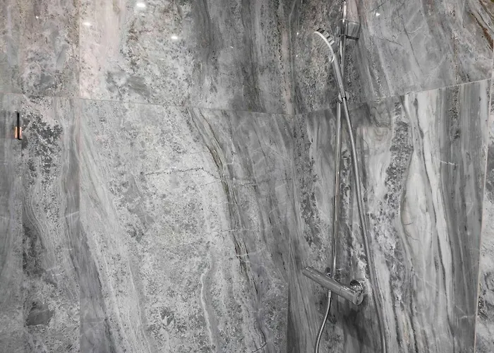 Апартамент Urban Charm & Comfort - Chic 2bd In Prime Location By Flat Mаnager