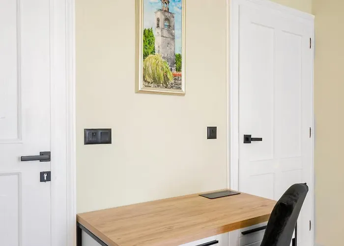 Urban Charm & Comfort - Chic 2bd In Prime Location By Flat Mаnager Apartment *