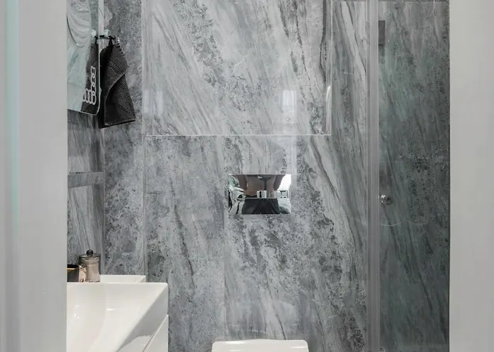 Urban Charm & Comfort - Chic 2bd In Prime Location By Flat Mаnager София