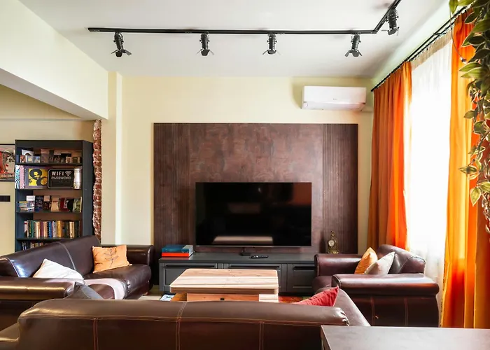 Urban Charm & Comfort - Chic 2bd In Prime Location By Flat Mаnager * София