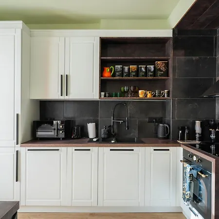 Urban Charm & Comfort - Chic 2bd In Prime Location By Flat Mаnager Апартамент София